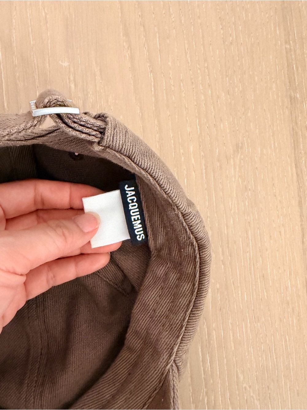 Jacquemus Washed Taupe cotton Baseball Cap - Picture 7 of 9